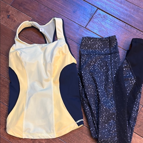 Lululemon bundle of (2) size 4 - Picture 1 of 6